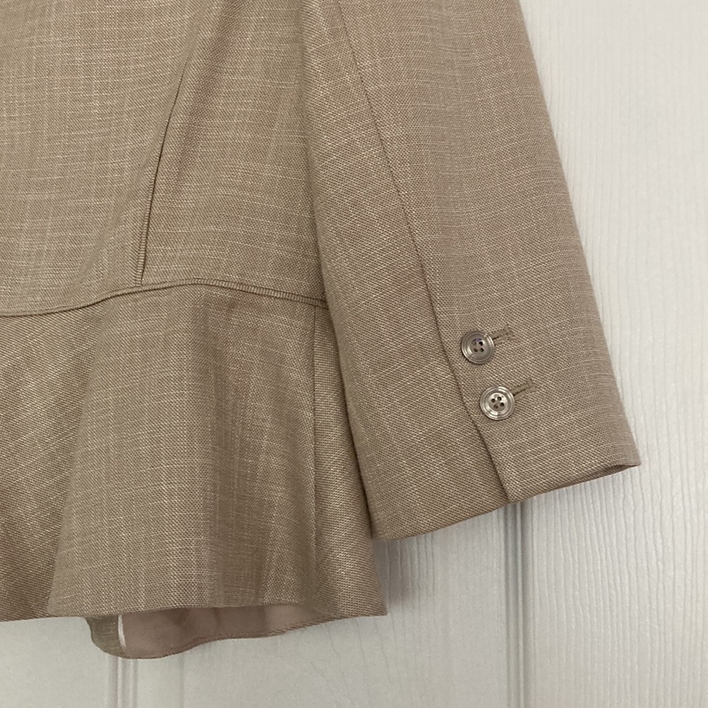Perfect Condition Flattering Lightweight Beige Bl… - image 4